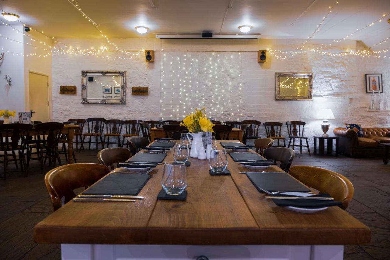 Kings Arms Hotel 애버게이브니 외부 사진