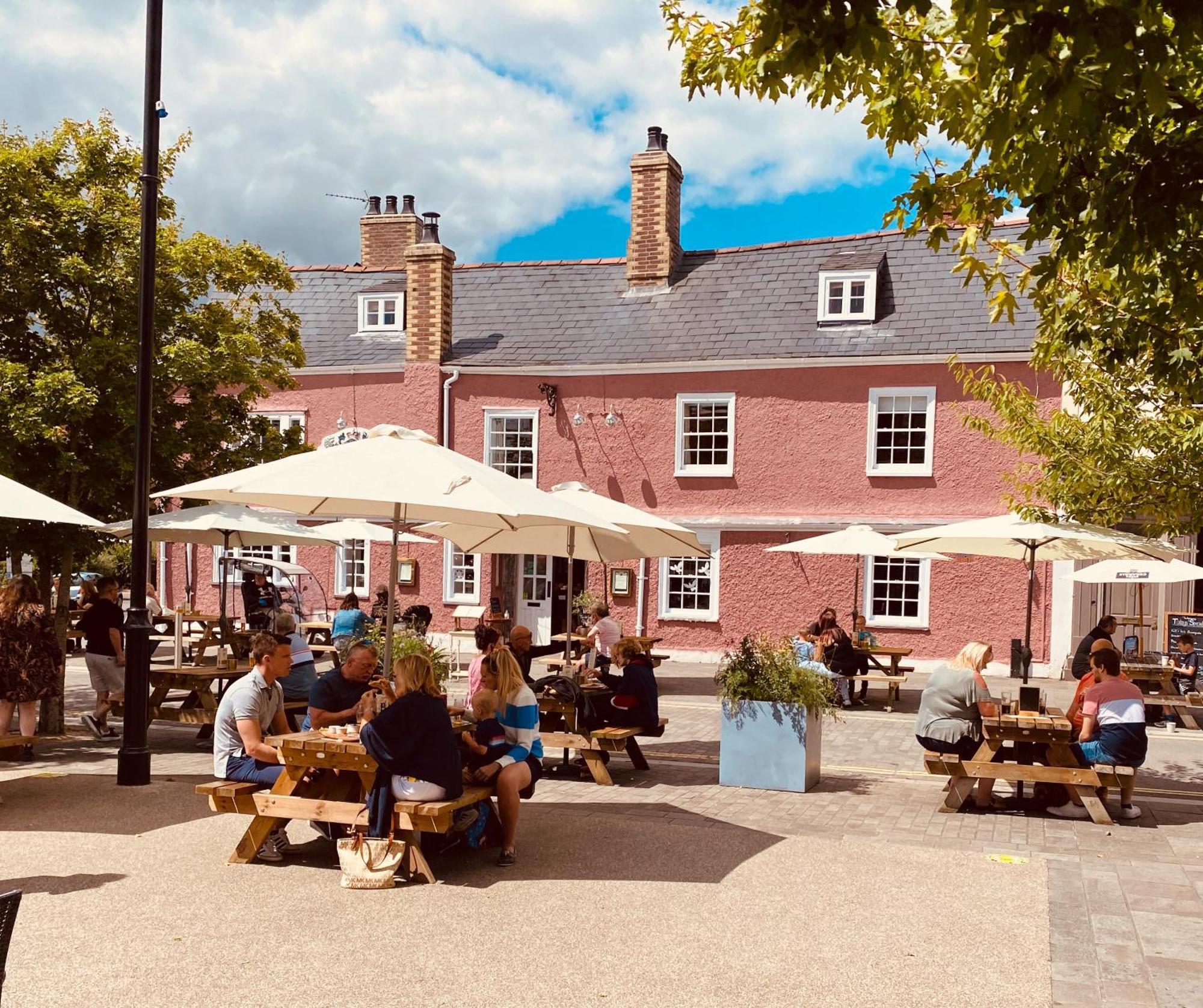 Kings Arms Hotel 애버게이브니 외부 사진