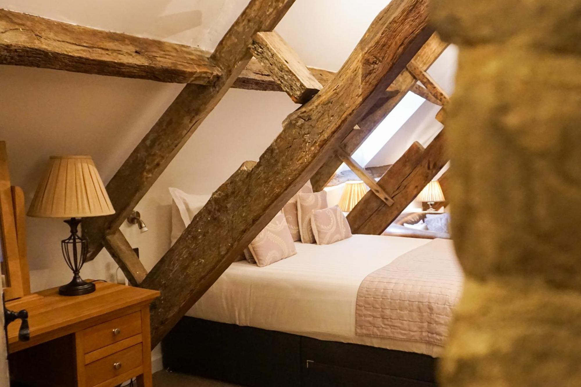 Kings Arms Hotel 애버게이브니 외부 사진