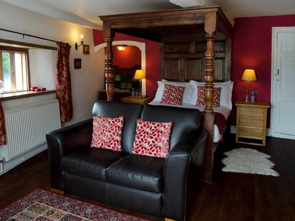 Kings Arms Hotel 애버게이브니 외부 사진