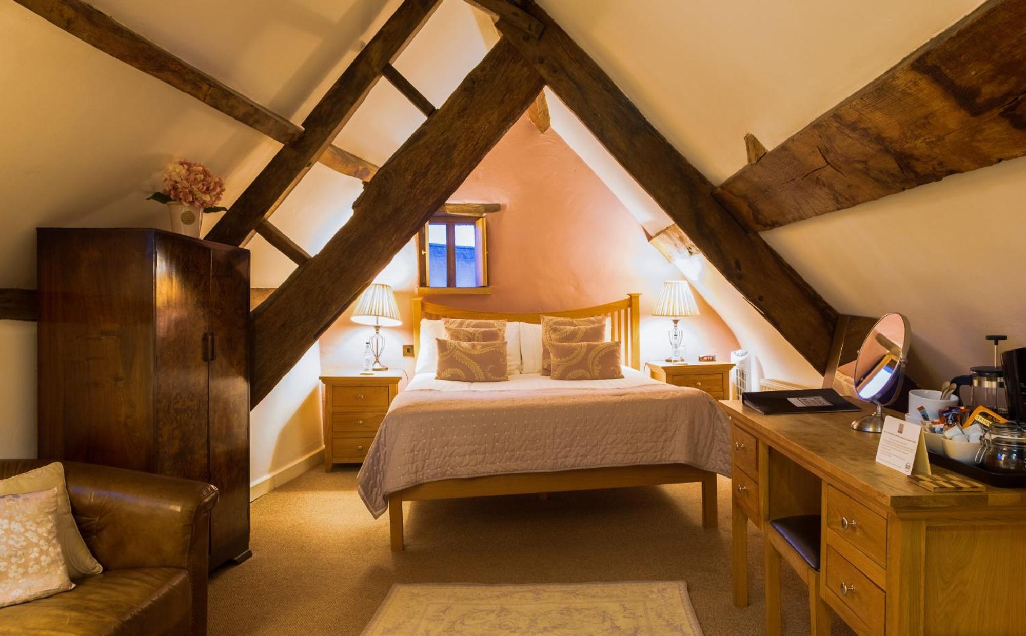 Kings Arms Hotel 애버게이브니 외부 사진