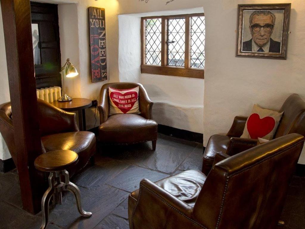 Kings Arms Hotel 애버게이브니 외부 사진