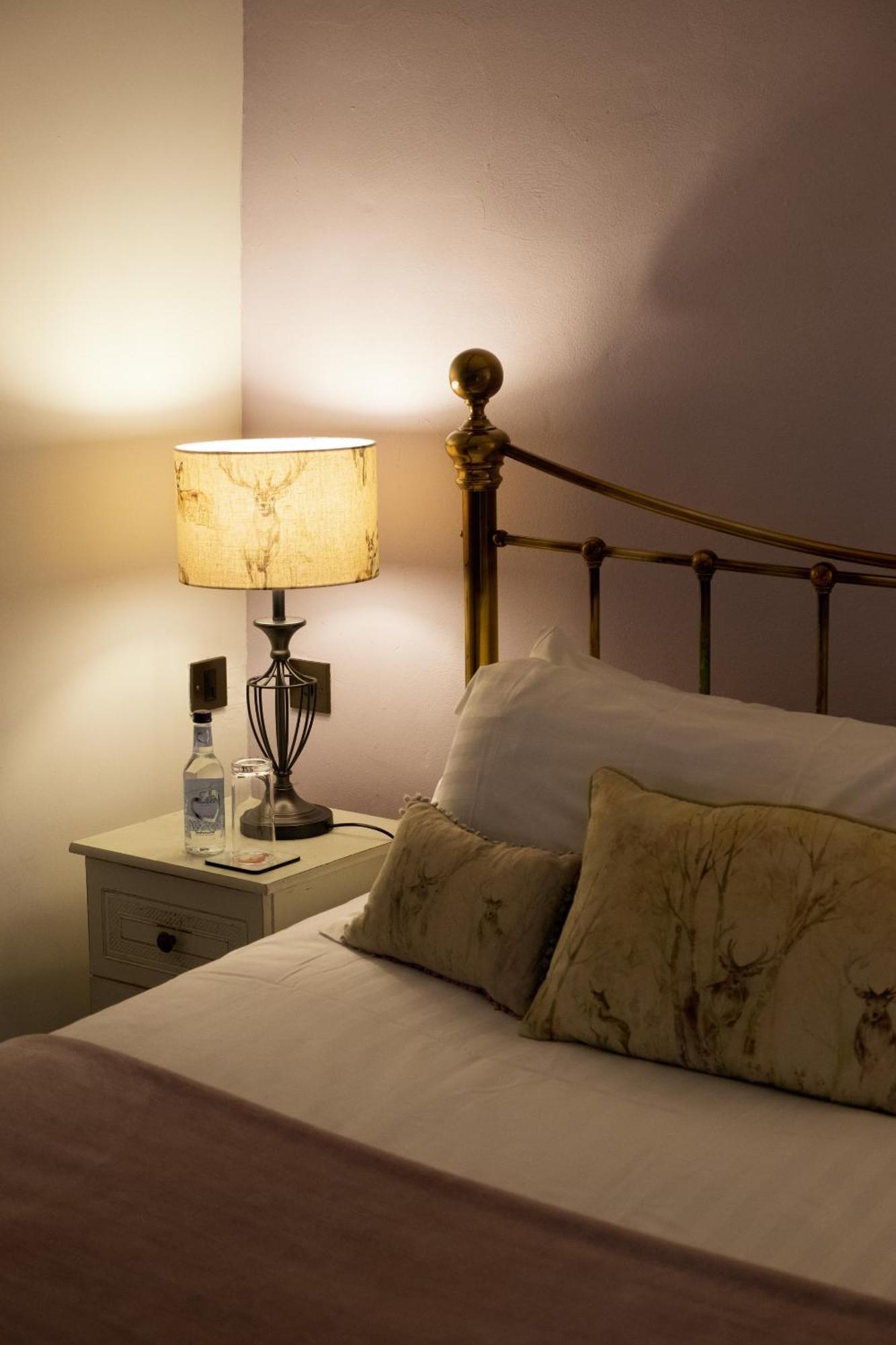 Kings Arms Hotel 애버게이브니 객실 사진