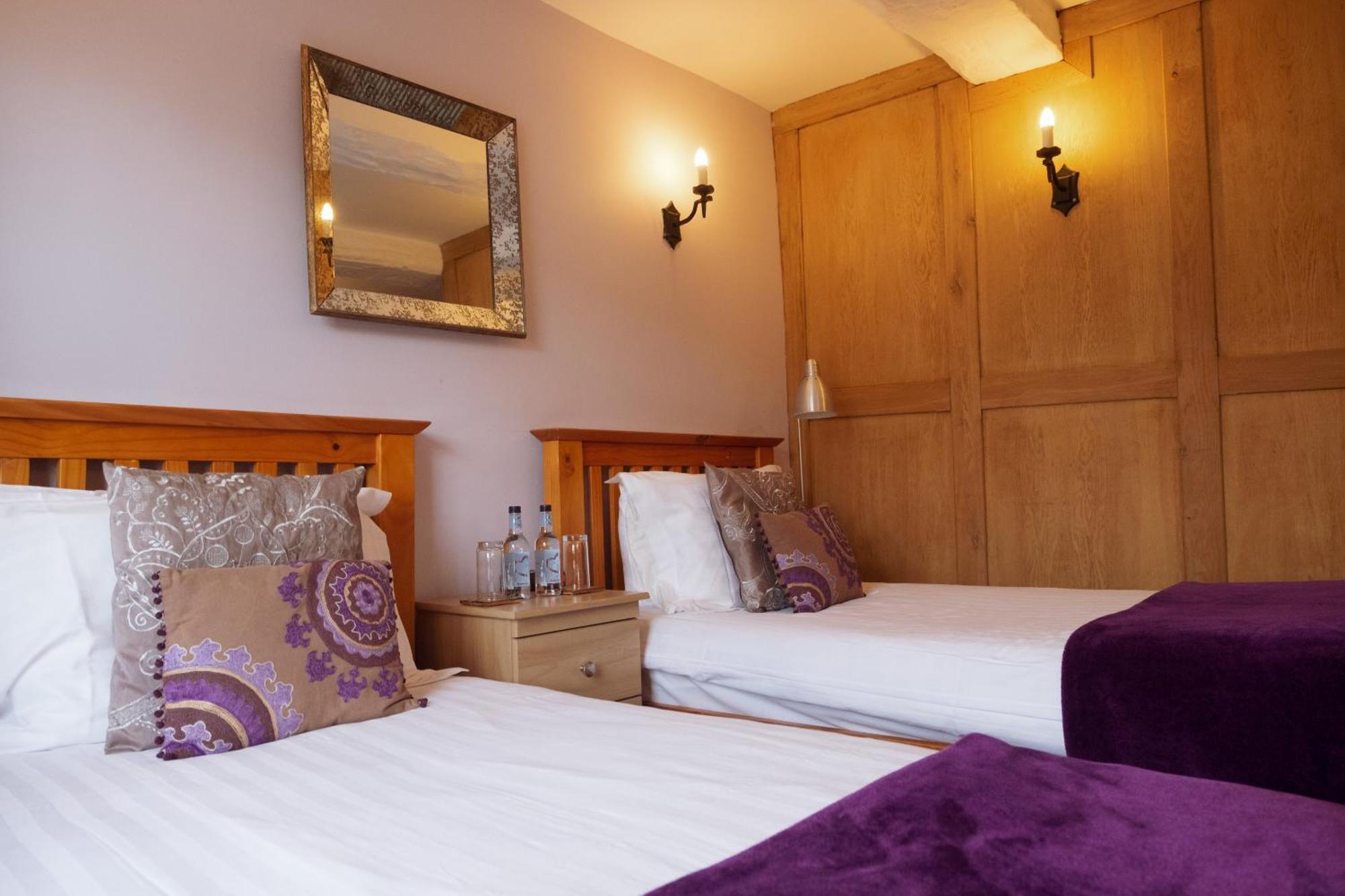 Kings Arms Hotel 애버게이브니 외부 사진