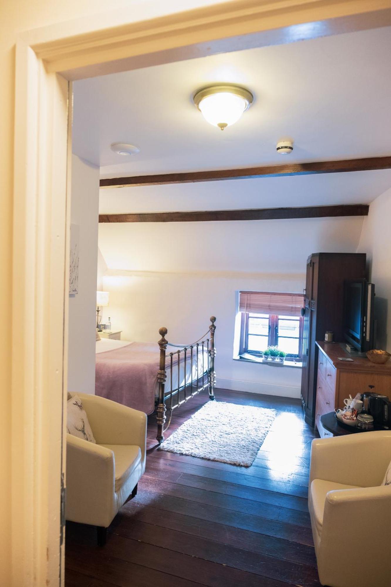 Kings Arms Hotel 애버게이브니 객실 사진